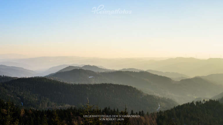 Heimatfotos als Fotohintergrund für Online-Meeting und Desktop - Schwarzwald / Black Forest - Ein Foto von Heimatlicht Robert Laun
