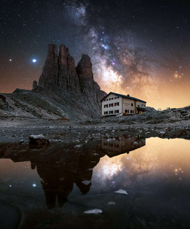 Vajolet von Nachtfotograf Stefan Liebermann - Die Vajolet Türme (2821m) mit dem Rifugio Re Alberto (Gartlhütte) in den Dolomiten in Italien.